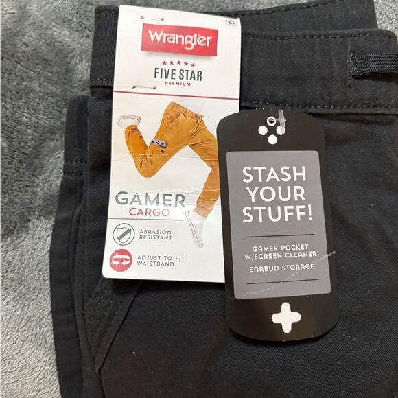 Nwt boys size 4 gamer cargo Wrangler Pants in black - Picture 3 of 3